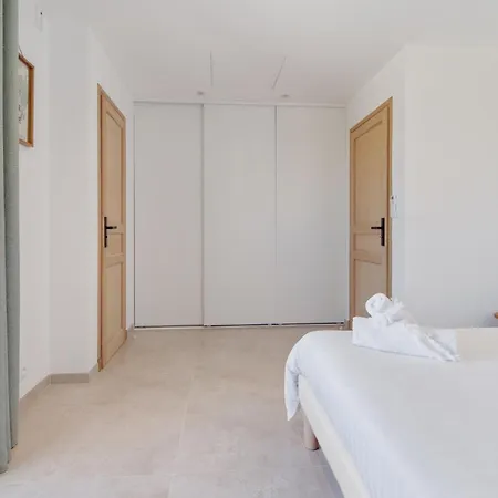 Deux Standing Duplex Proche St. Tropez Apartment